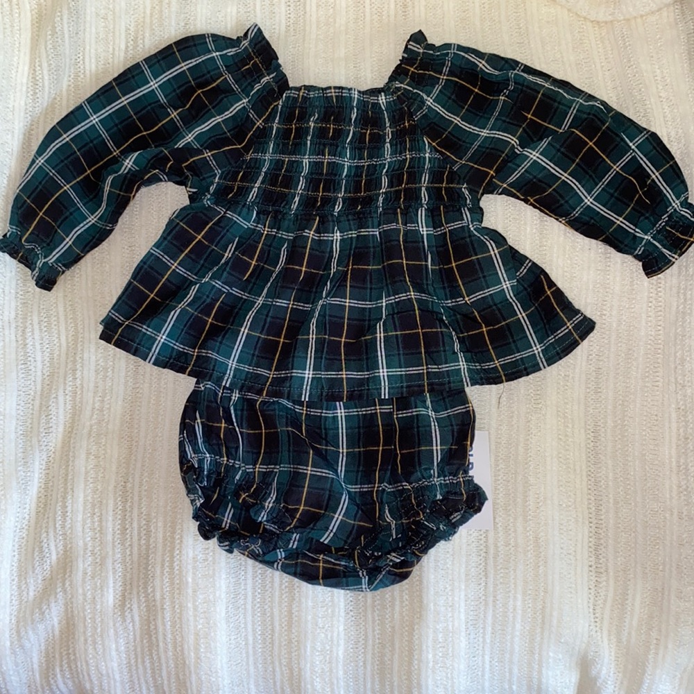 NWT Old Navy Two Piece Outfit Size 0/3 Months